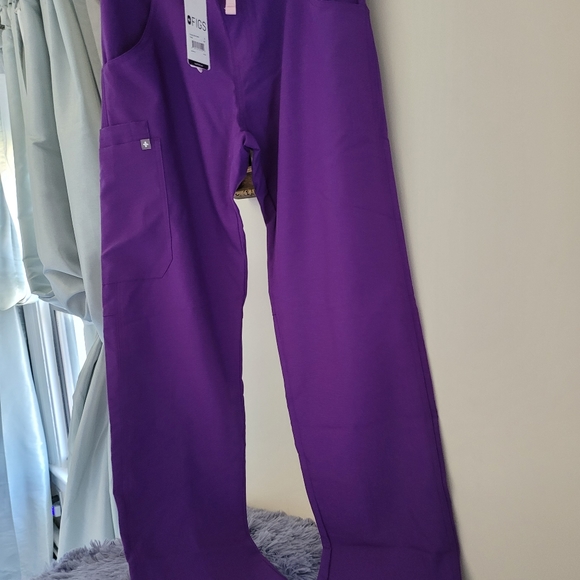 FIGS SCRUBS BUNDLE - Picture 5 of 10